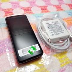 KYF42 GRATINA black 充電器セット 安心のメルカリ便 匿名配送 - メルカリ