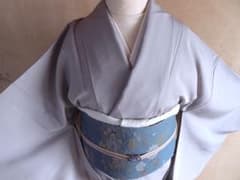 夏物　絽の色無地（淡い薄灰無地）裄65　一つ紋入　正絹美品 夏物 絽の色無地（淡い薄灰無地）裄65 一つ紋入 正絹美品 - メルカリ