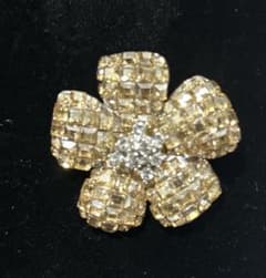 フォクシー ブローチ シャンパン 26645 BROOCH “FLEUR” - メルカリ