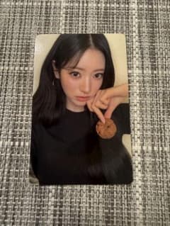 meovv BITE NOW トレカのサムネイル