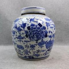 青花蝶紋陶磁蓋壺 景徳鎮 陶磁器 装飾品 現代工芸品 美術品 置物 青花蝶紋陶磁蓋壺 景徳鎮 陶磁器 装飾品 現代工芸品 美術品 置物