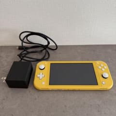Nintendo Switch Lite イエロー 本体+ACアダプター(箱無)のサムネイル