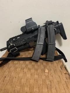 引越しの為9月末まで！東京マルイ MP7 ガスガン マガジン2本付きのサムネイル