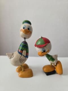 ヴィンテージ ドナルドダック & ルーイ木製フィギュア2体セット - メルカリ