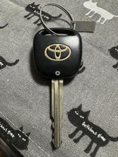 トヨタ 純正キーレスエントリーキー　アレックスで使用のサムネイル
