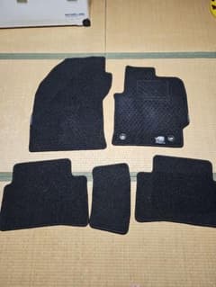 カローラスポーツ フロアマット 純正のサムネイル
