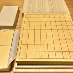 国産本榧 卓上2寸将棋盤 2枚継ぎ 極上柾目 四方柾駒台付き 桐献上箱付きのサムネイル