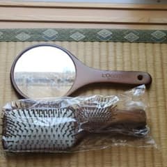 【新品・未使用】L'OCCITANE　ウッドミラー&ブラシセットのサムネイル