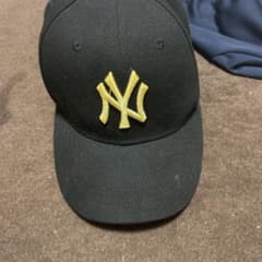 と*ぽ様 美品‼️New Era ニューヨークヤンキース キャップ ブラック×ゴのサムネイル