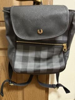 FRED PERRY チェック柄グレーリュック - メルカリ