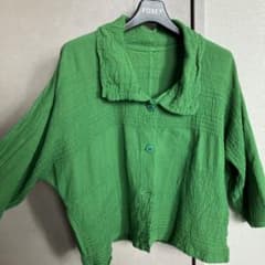 お取り置き品‼️イッセイミヤケme 鮮やかグリーン シワ加工 ブラウス 