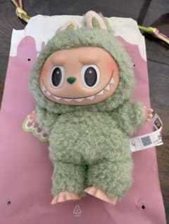 ラブブ マカロン レア 人気色 緑色のサムネイル