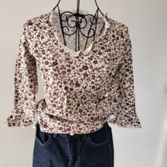 美品　レディース カットソー 花柄 ブラウン×ホワイト　Мサイズ　春夏秋冬服のサムネイル