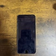 Apple iPhone SE 第二世代　ホワイト 本体のサムネイル