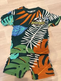 キッズ　服　H&M ジュラシック・ワールド　Tシャツ　ショートパンツ セットのサムネイル