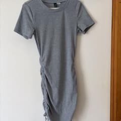 H&M DIVIDED シャーリング ミニワンピース グレーのサムネイル