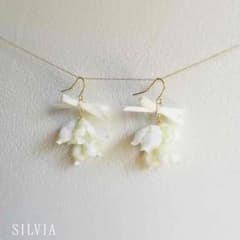 とみこ様専用*゜すずらんとリボンのホワイトピアス❁゜:。* ゜のサムネイル