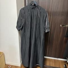 ス*ル様 ハイネック 光沢感 ロングワンピース ブラック　リボン　Kaene ス*ル様 ハイネック 光沢感 ロングワンピース ブラック リボン Kaene