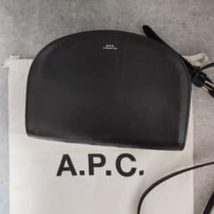 A.P.C. ハーフムーンバッグ 黒 ショルダー 保存袋付 定番のサムネイル