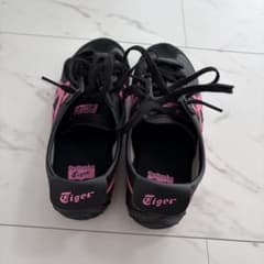Onitsuka Tiger スニーカー ブラック ピンク - メルカリ