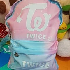 TWICEのサムネイル