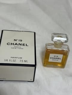 CHANEL N°19 PARFUM 7.5mlのサムネイル