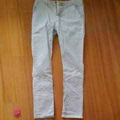 ヌーディージーンズ　KHAKI SLIM W31L32　チノパンのサムネイル