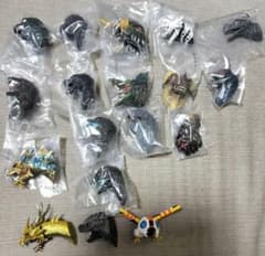 ゴジラ 一番くじ モンスターヘッドマグネット 17種 18体セット - メルカリ