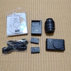 Nikon 1 J1 ミラーレスカメラ 本体と付属品のサムネイル