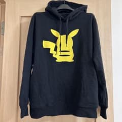 ピカチュウ刺繍 ブラックパーカーのサムネイル