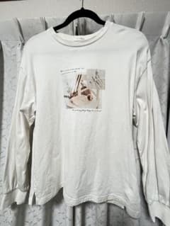 ホワイト グラフィック長袖Tシャツのサムネイル