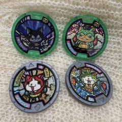 妖怪メダル ジバニャン、スイカニャン、エメラルニャン、ダークニャン、メロンニャン ジバニャン、トゲニャン、ダークニャン、メロンニャン妖怪メダル 4種