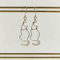 猫モチーフのピアス(イヤリングに変更できます)のサムネイル