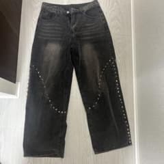 な*ぞ様 スタッズ付きブラックデニムパンツのサムネイル