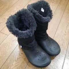 黒のクロックスブーツのサムネイル