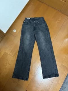 LURAKU ブラックデニムパンツのサムネイル