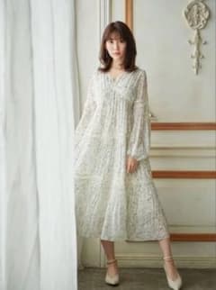 herlipto Monotone Floral Pleated Dress - メルカリ
