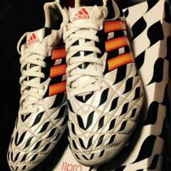 アディダスサッカースパイクのサムネイル