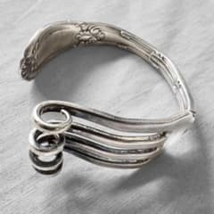 ブ*。様 TIFFANY&co. 1889年製 フォーク バングル VINTAG ブ*。様 TIFFANY&co. 1889年製 フォーク バングル VINTAG - メルカリ