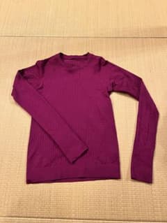 最終値下げ！ ルルレモン　Rest Less Pull over 長袖トップスのサムネイル