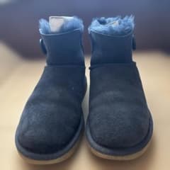 UGG MINI BAILEY BUTTONムートンブーツ ネイビーのサムネイル
