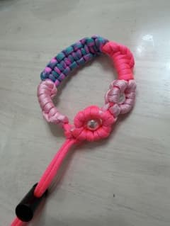 ハンドメイド スマホストラップ パラコード フラワー パールのサムネイル