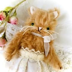 猫好きさんのためのアンティークレースの甘えたさんのテディキャット