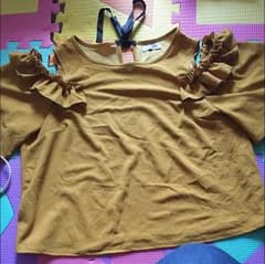 オフショルダー からし色のサムネイル
