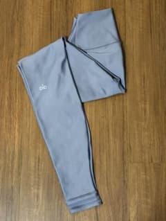 【新品未使用】aloyoga airlift グレー　レギンス　XXS 新品未使用】aloyoga airlift グレー レギンス XXS - メルカリ