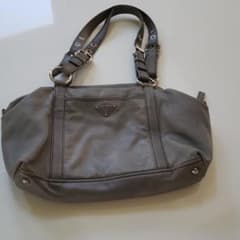 PRADA　プラダ　ショルダーバッグ　ハンドバッグ　レザー　グレーのサムネイル
