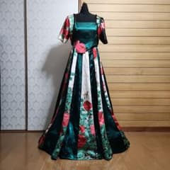 エレガントな緑色の花柄カラードレスのサムネイル