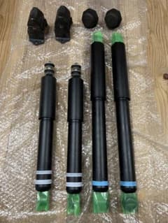 T Satoshi様専用ハイエースダークプライムS純正専用ショック