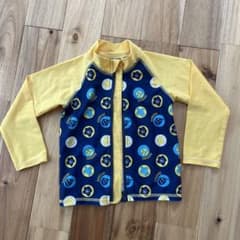 美品✴︎ kids 90 ラッシュガードのサムネイル