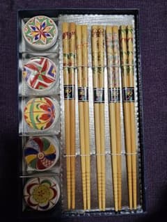 民芸手書き絵陶器シリーズ朱丸赤絵箸、箸置き五点揃 デザイナー　伊藤登雄のサムネイル